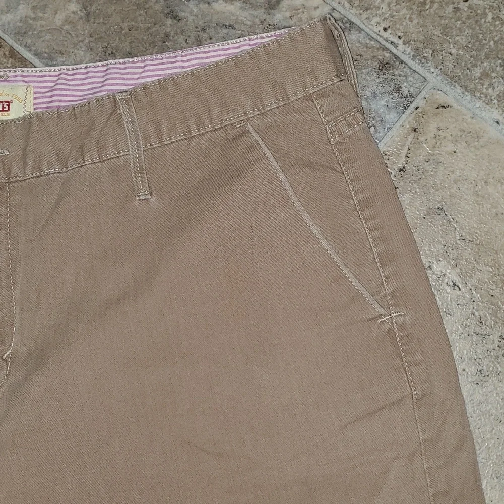 Levi's Khaki Cargo Capri Pants